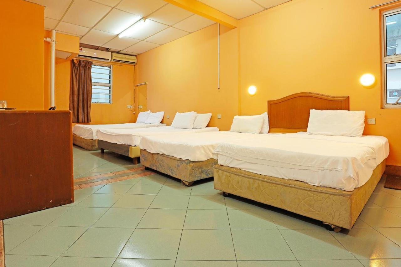 Oyo 90598 Living House C0 Hotel Kuching Exterior photo