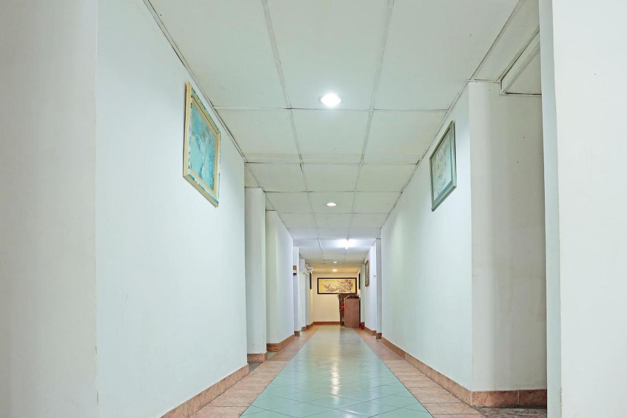 Oyo 90598 Living House C0 Hotel Kuching Exterior photo
