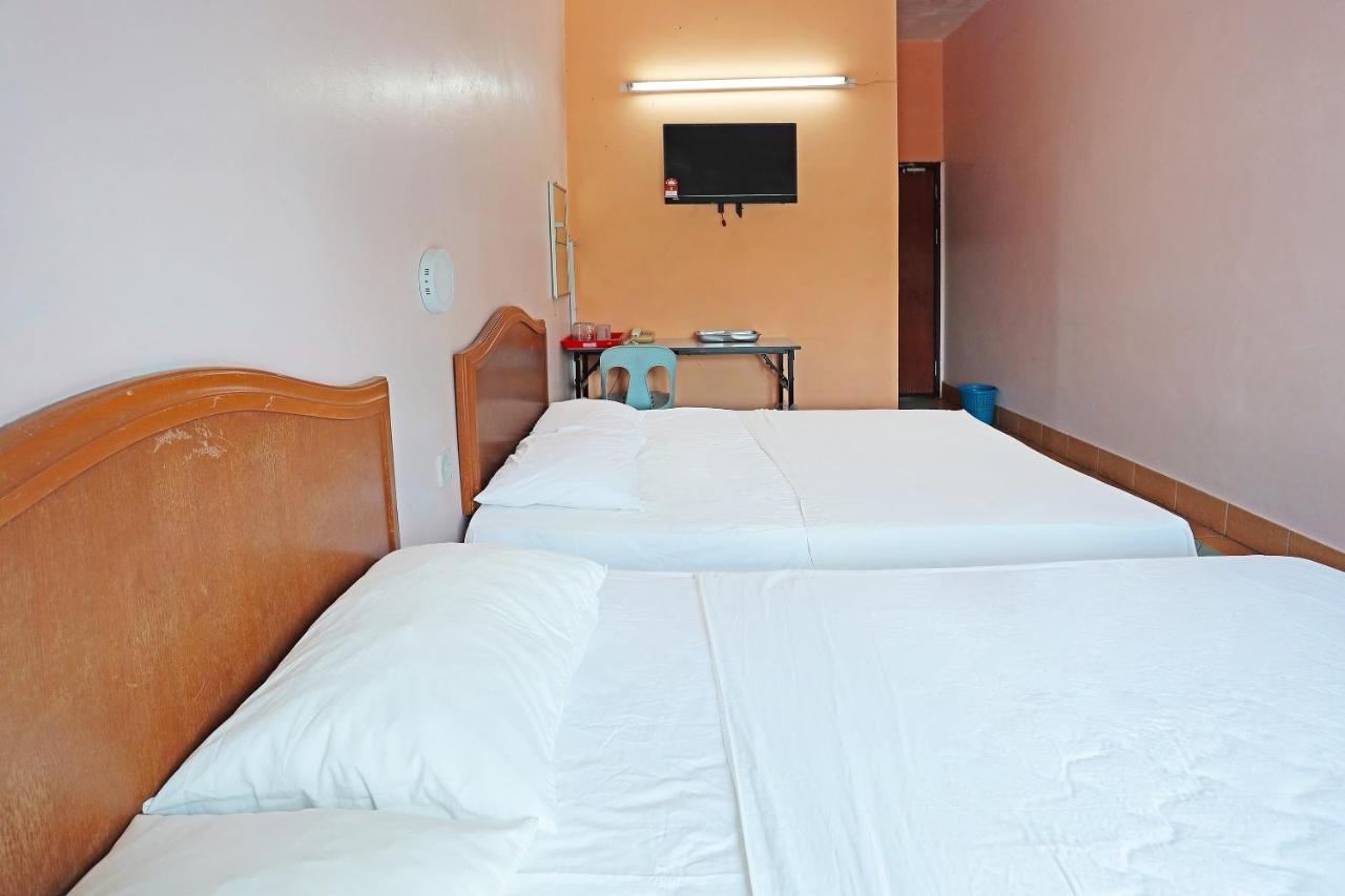 Oyo 90598 Living House C0 Hotel Kuching Exterior photo
